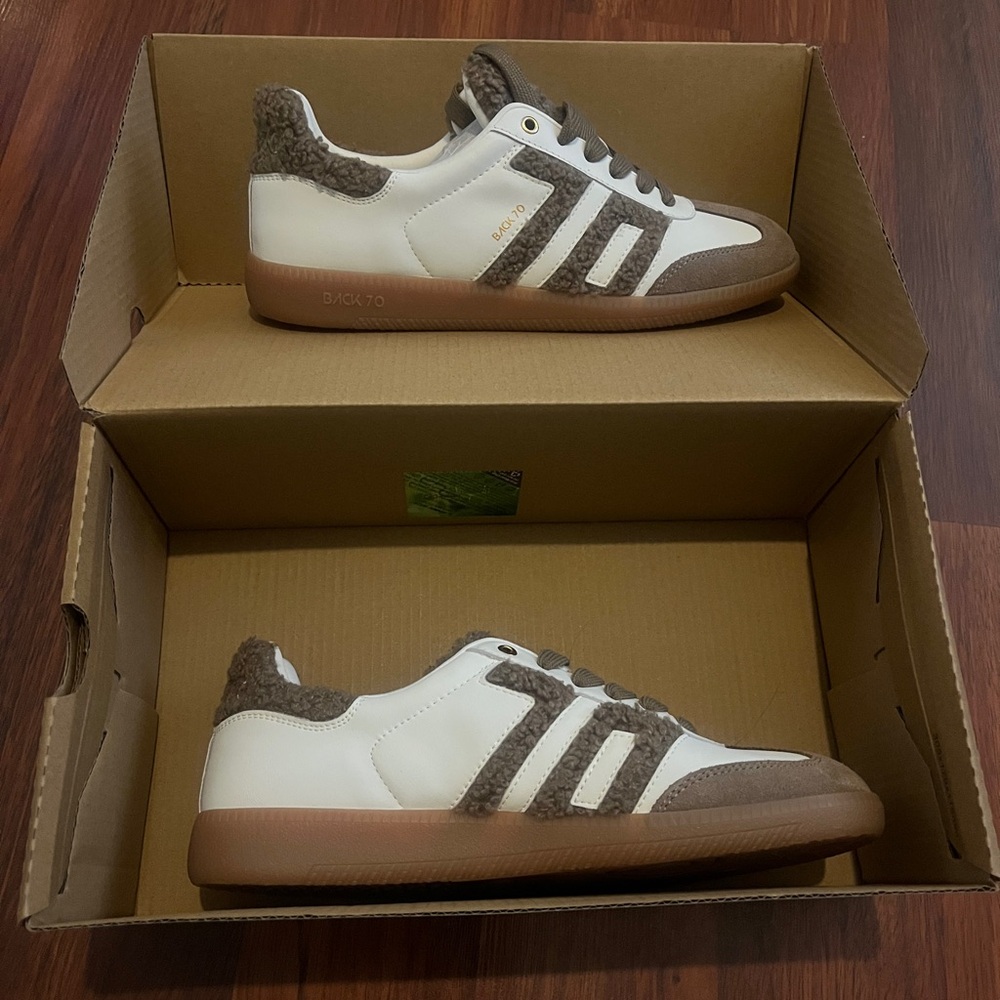 Women's White/chocolate Brown Athletic Shoes. Sherpa detail